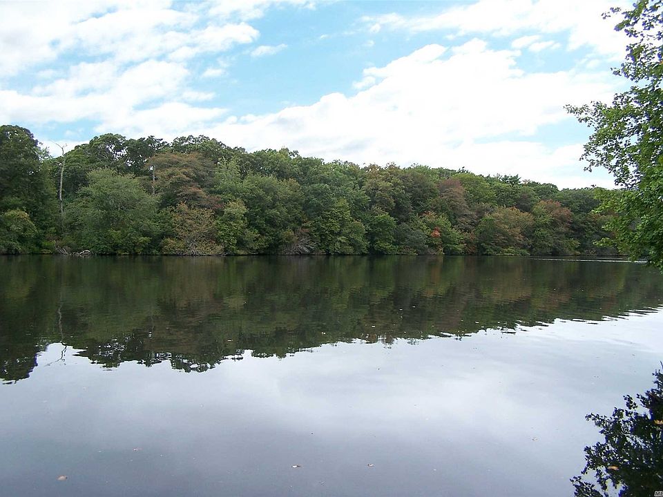1st image of 22 Mill Pond Ln