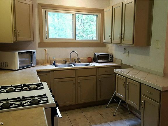 4th image of 25 Willeta Ave