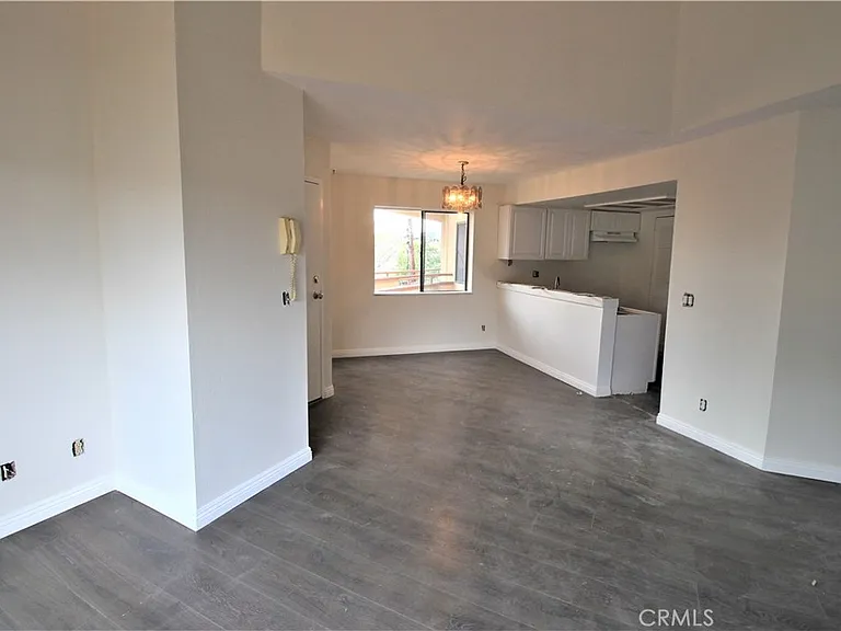 415 W Stocker St #307 — Photo 4
