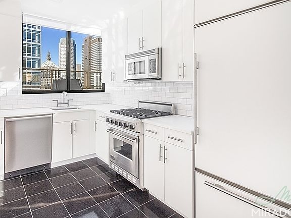 5th image of 245 E 44th St