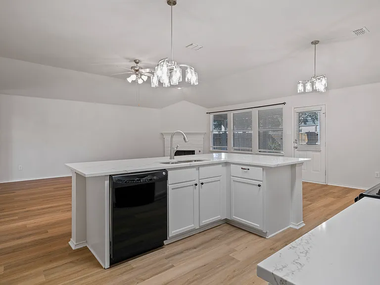 3904 Oakhurst Ln — Photo 13