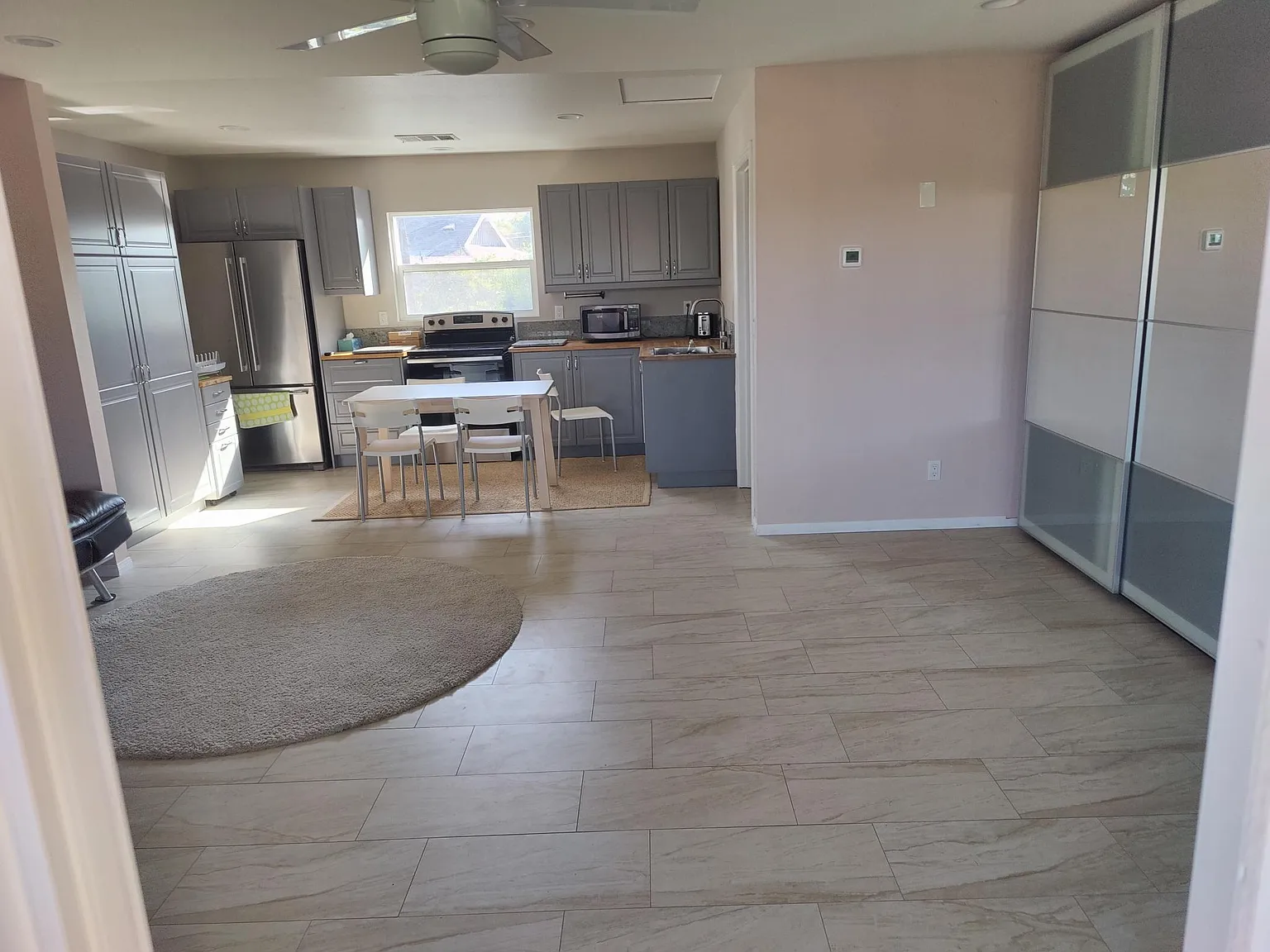 1017 E Arroues Dr — Photo 3