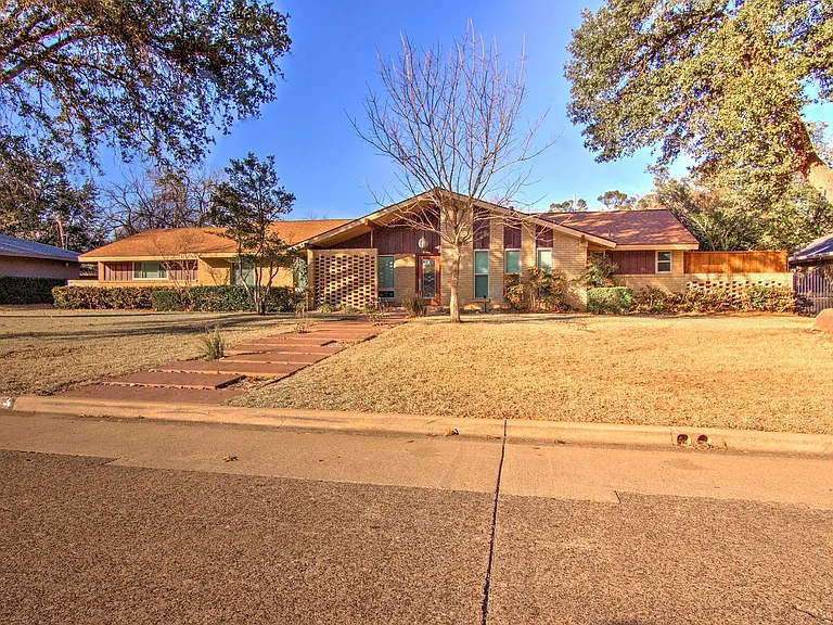 3763 Vinecrest Dr — Photo 1