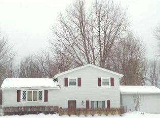 1860 Schlegel Rd, Webster, NY 14580