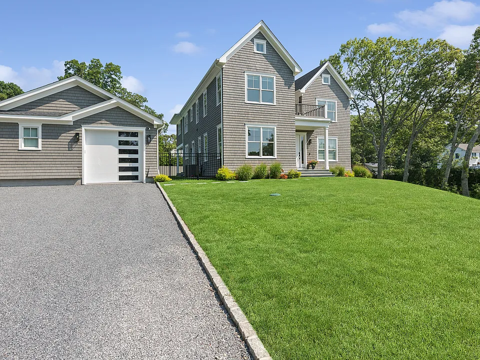44 Lake Dr