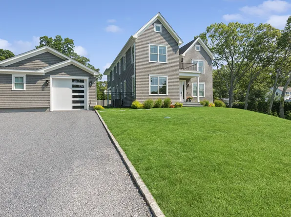44 Lake Dr, Southampton, NY 11968