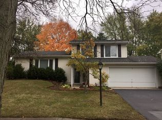 43 Asbury Ln, Cary, IL 60013