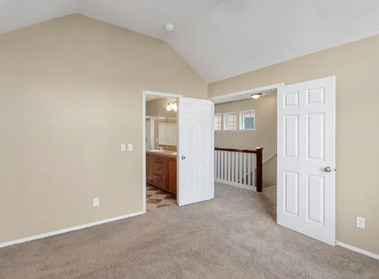 1022 SE Bacarra St — Photo 9
