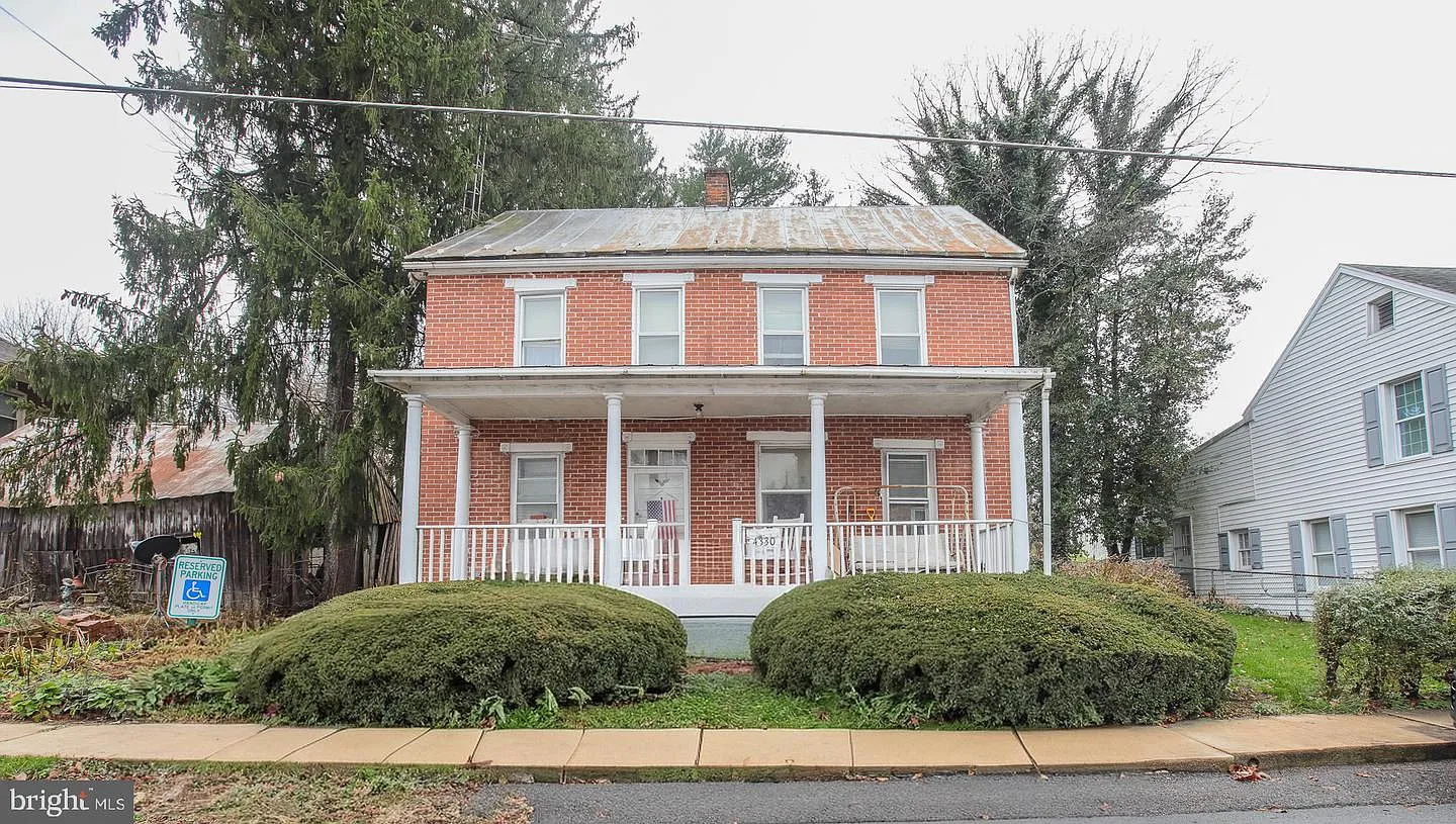 4330 Main St photo 1
