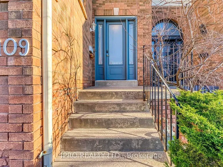 1109 Lindsay Dr — Photo 2