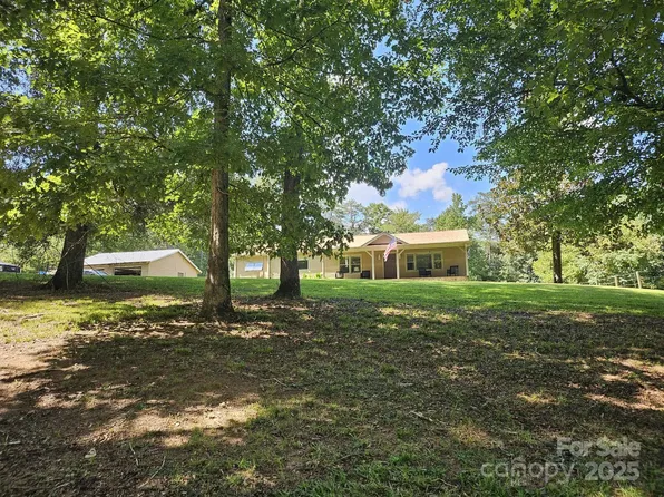 3744 Hunting Country Rd, Tryon, NC 28782