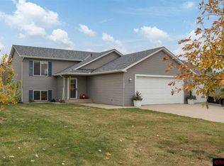 2121 Augusta Dr, Mankato, MN 56001