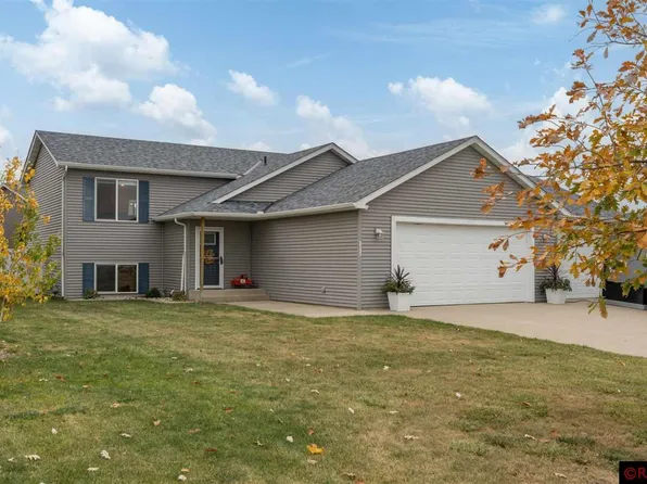 2121 Augusta Dr, Mankato, MN 56001