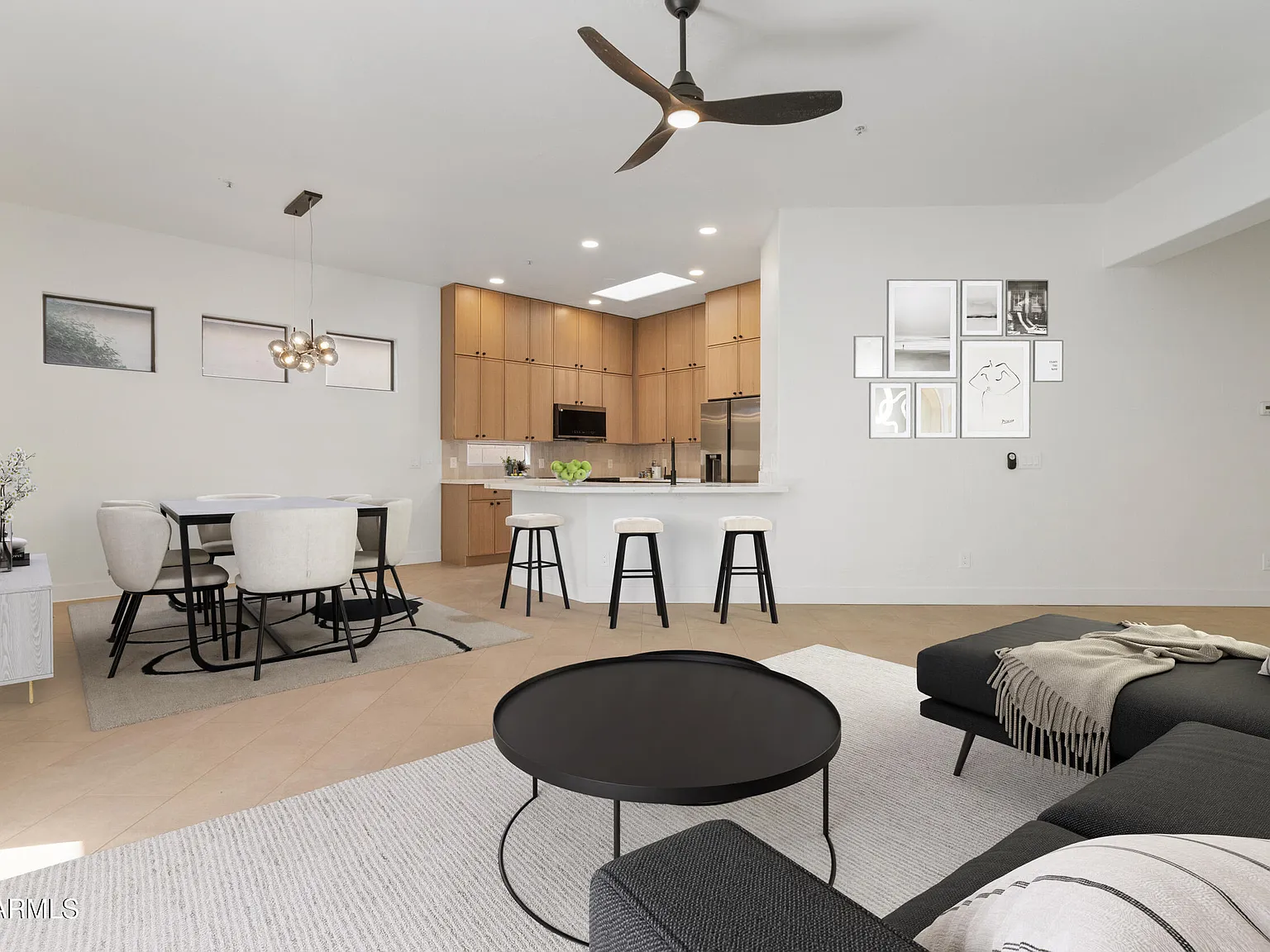 3 bed, 2.0 bath, 1490 sqft, $4,500 — Photo 3