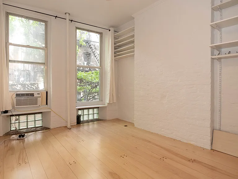 50 E 1st St #2 — Photo 1