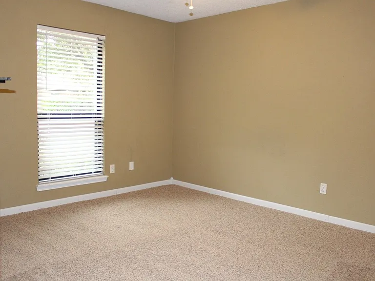 814 Hawthorne Pl — Photo 7