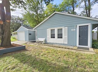100 Hickory Dr, Carpentersville, IL