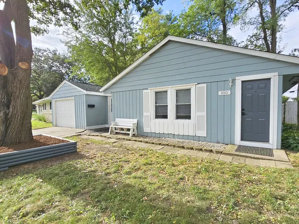 100 Hickory Dr, Carpentersville, IL 60110