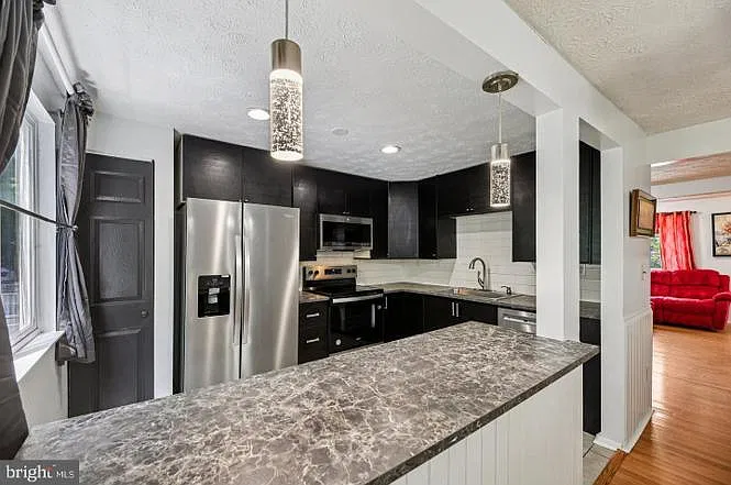 3 bed, 1620 sqft, $2,700 — Photo 3