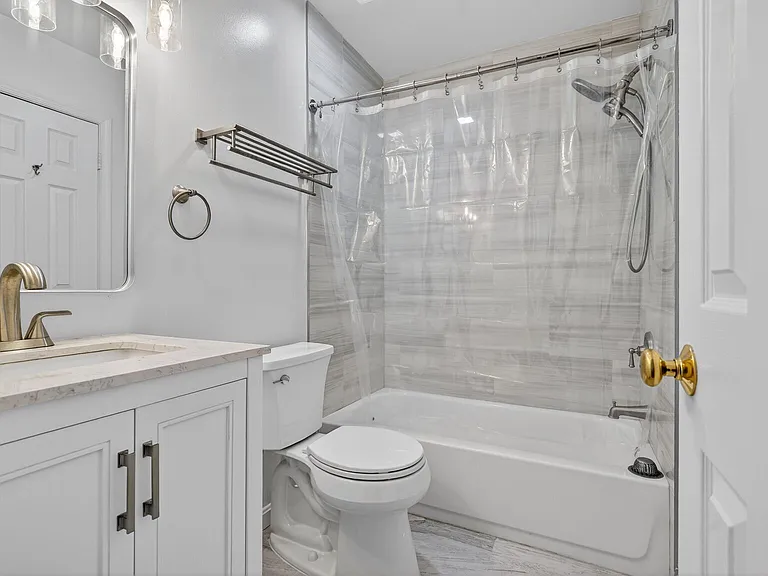 8 Suncroft Ct — Photo 13