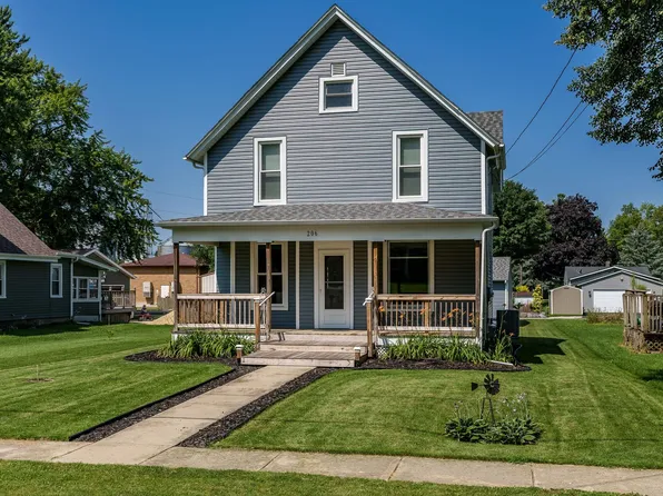 206 N Benton St, Winnebago, IL 61088