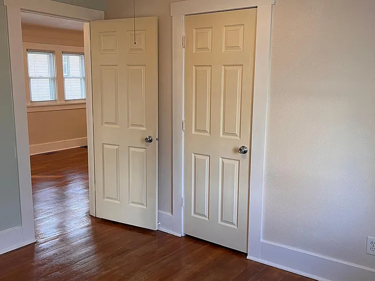2404 York St — Photo 10