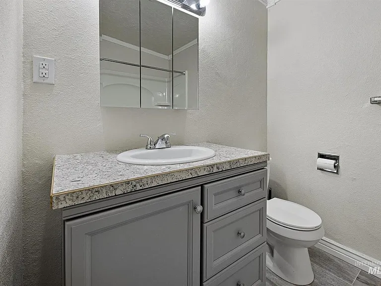 2504 S Annett St — Photo 6