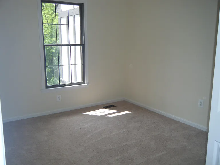 23 Rhodes Pl — Photo 12