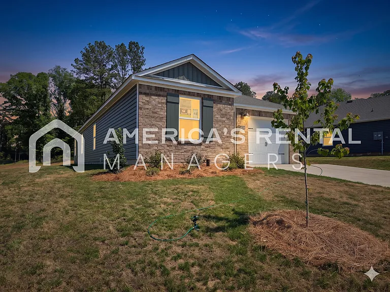 2400 Sky Dr — Photo 2