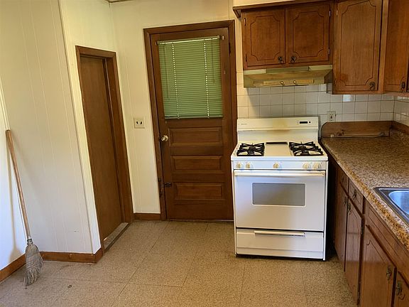 5th image of 114 N Lincoln Ave