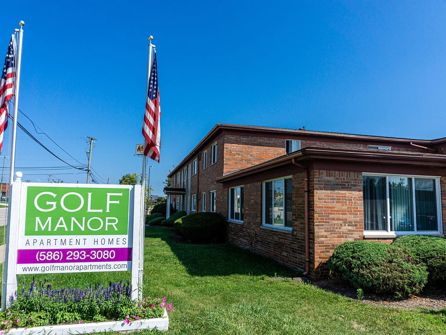 Golf Manor Apartments — Photo 1
