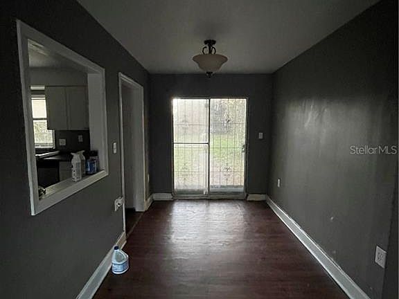 4th image of 1010 E Voorhis Ave