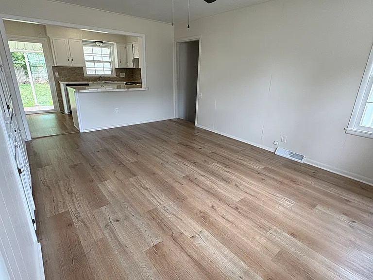 1101 E Denker St — Photo 5