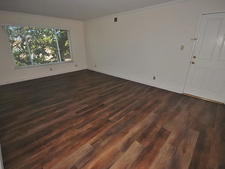 516 E. Hillsdale Ct. — Photo 9