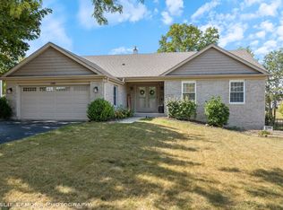 590 Flora Dr, Algonquin, IL
