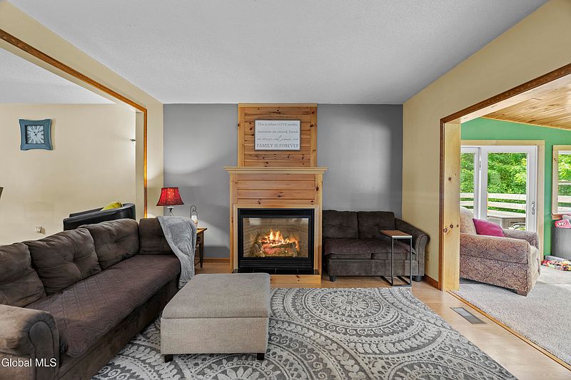 5th image of 12 Thornwood Drive
