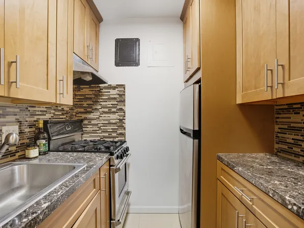 130 Hicks Street image 6 of 11