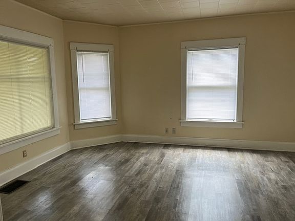 5th image of 532 Western Ave