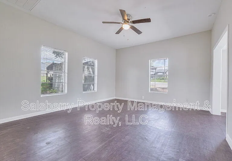 107 Windsor Ct — Photo 8
