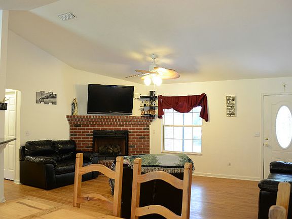 5th image of 140 SW Vermont Way