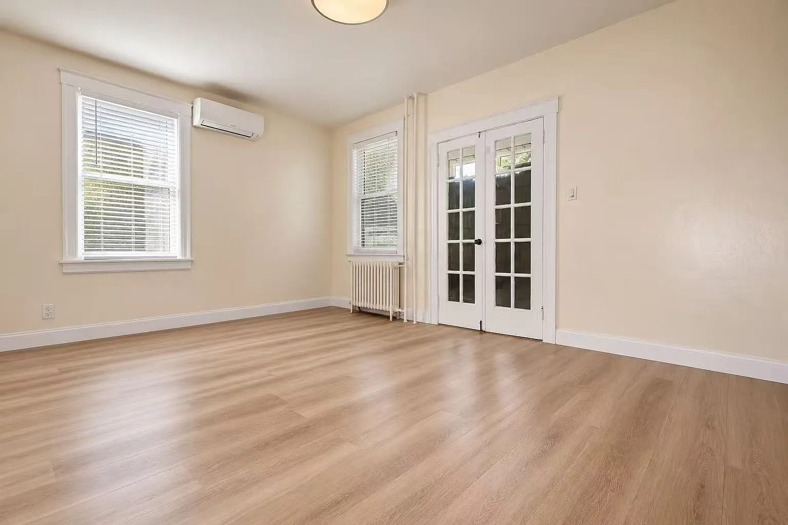 2 bed, 800 sqft, $2,400 — Photo 3