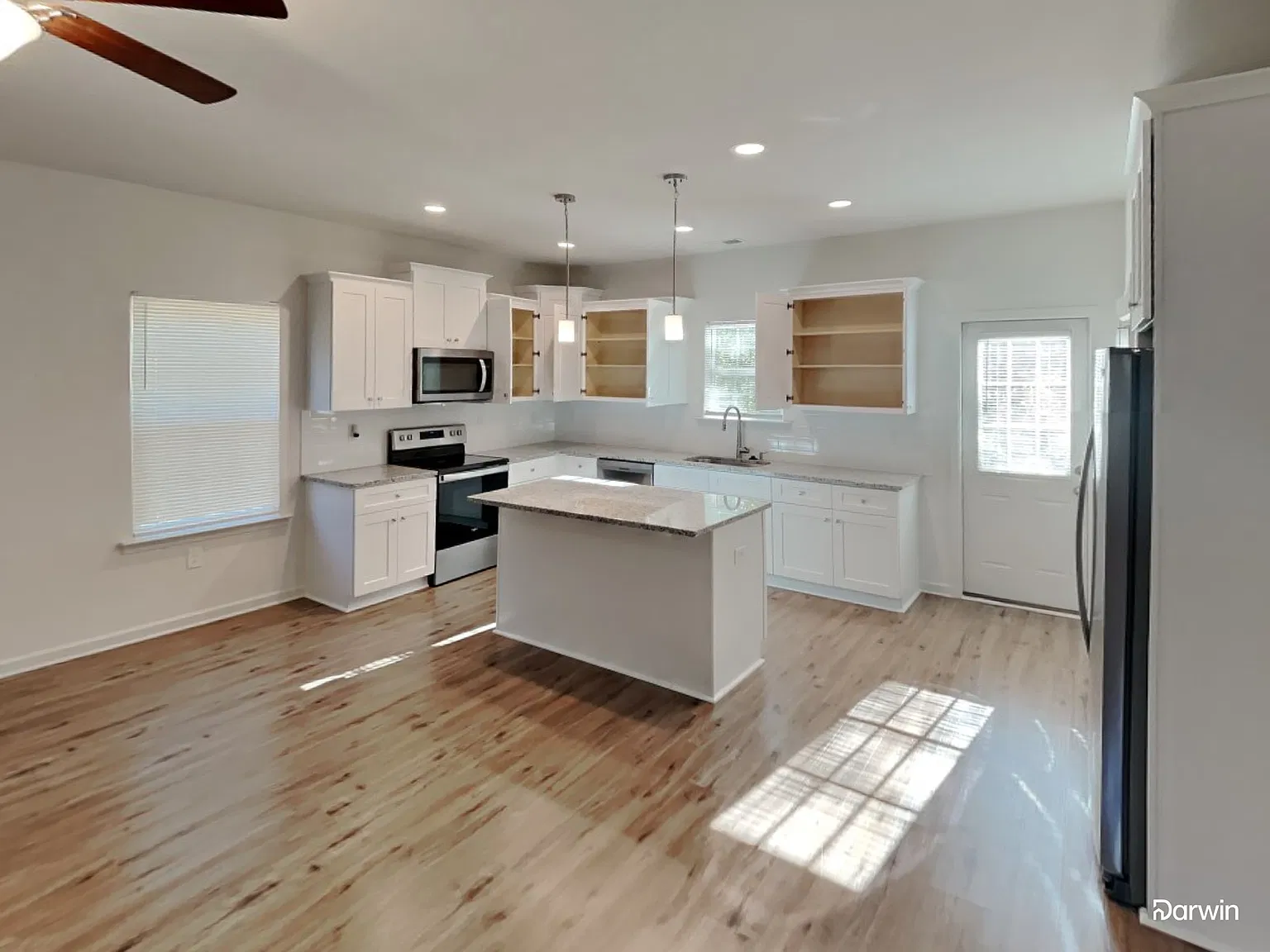 3 bed, 2.0 bath, 1244 sqft, $1,615 — Photo 4