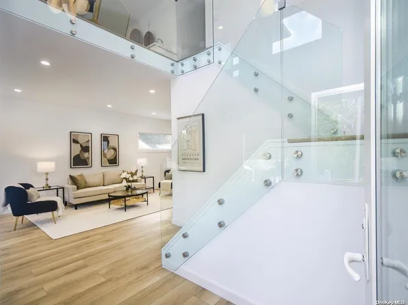 56 Irma Avenue, Port Washington, NY 11050