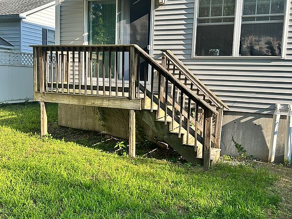 5th image of 432 Howe St