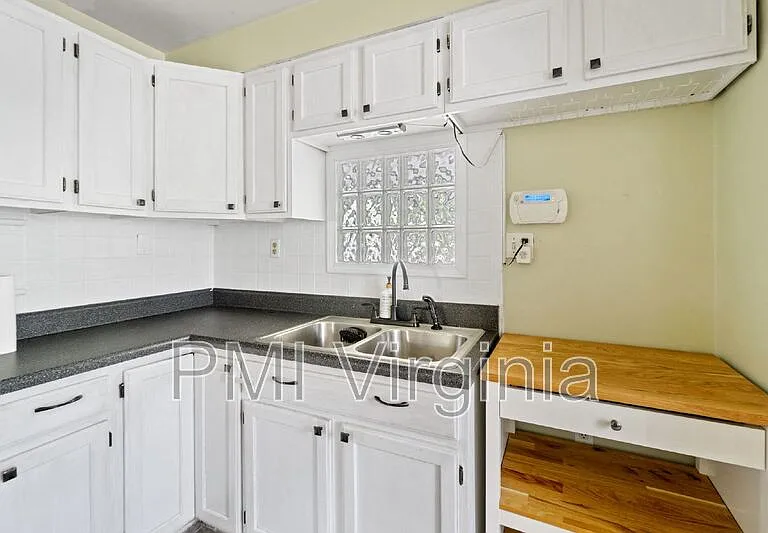 818 W 42nd St — Photo 22