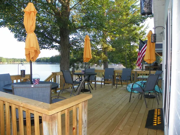 1408 E Long Lake Dr, Harrison, MI 48625