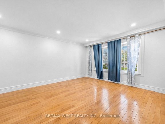 3rd image of 578 Bellamy Rd N