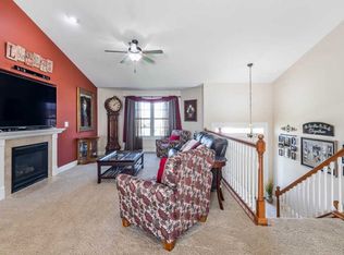 5631 Buckhorn Ln, Davenport, IA 52802