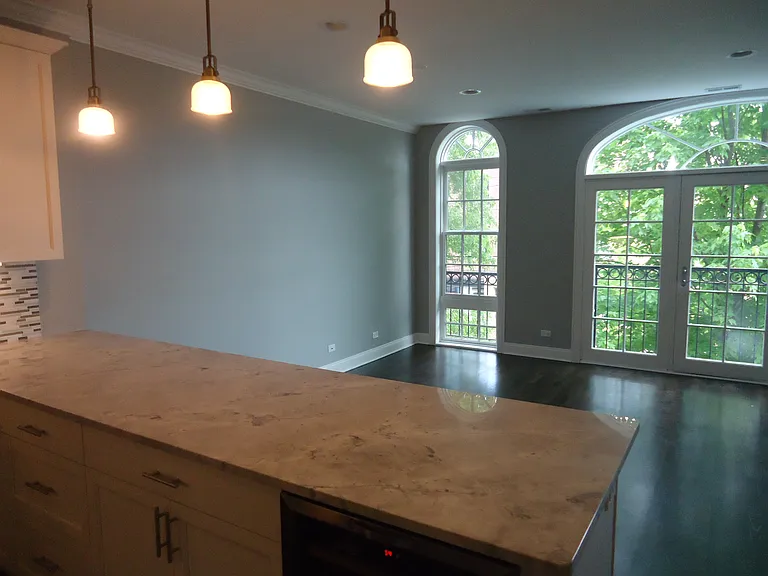 3342 N Southport Ave — Photo 7