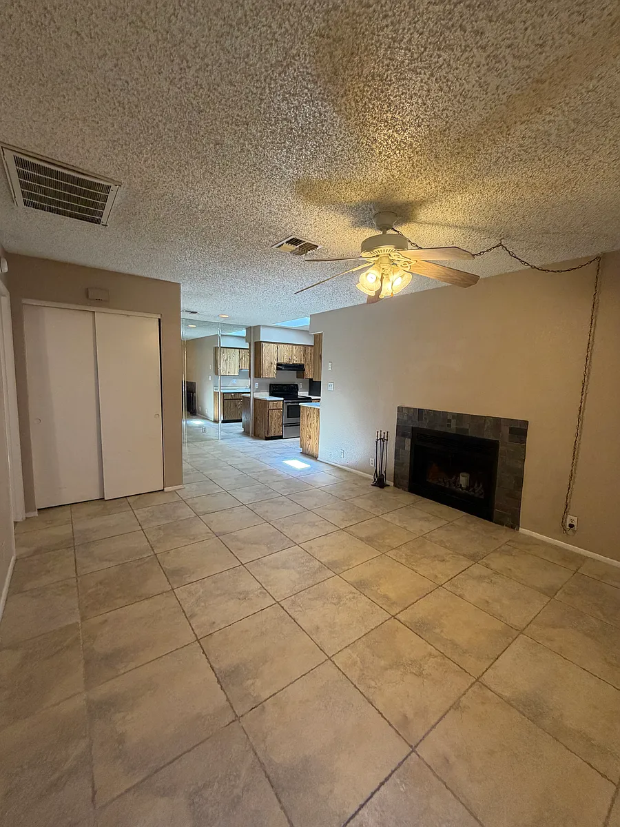 Living area - 601 W Yukon Dr #3